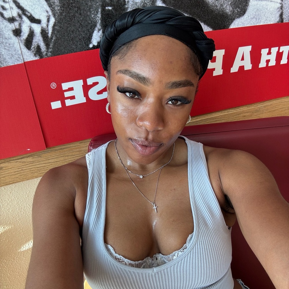 Meet your Posher, Mesha